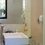 Grande 350 M2, Piscine Chauffée Vue Et Collines, Sur Mer, 10 Personnes * Cavalaire-sur-Mer