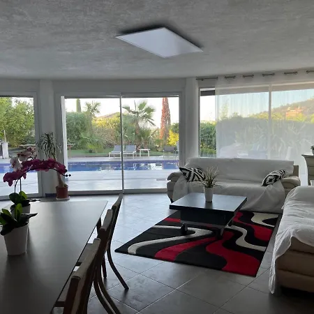 Villa Grande 350 M2, Piscine Chauffee Vue Et Collines, Sur Mer, 10 Personnes *