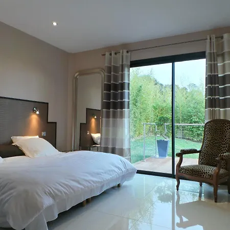 Grande 350 M2, Piscine Chauffee Vue Et Collines, Sur Mer, 10 Personnes Villa