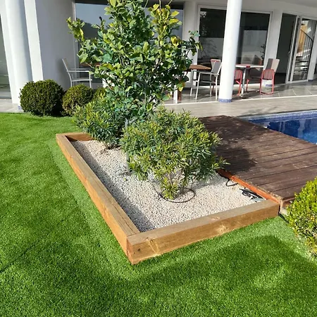 Grande 350 M2, Piscine Chauffee Vue Et Collines, Sur Mer, 10 Personnes Villa *