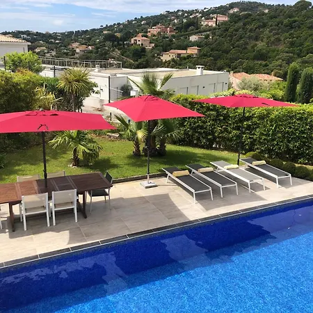 Villa Grande 350 M2, Piscine Chauffee Vue Et Collines, Sur Mer, 10 Personnes *
