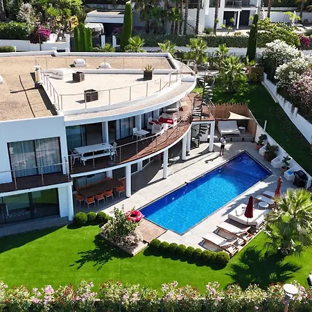 Villa Grande 350 M2, Piscine Chauffée Vue Et Collines, Sur Mer, 10 Personnes *