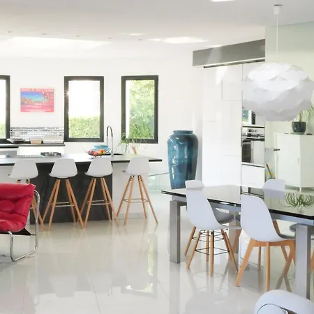 Grande 350 M2, Piscine Chauffee Vue Et Collines, Sur Mer, 10 Personnes Villa *