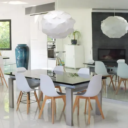Villa Grande 350 M2, Piscine Chauffée Vue Et Collines, Sur Mer, 10 Personnes *