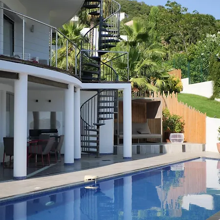 Villa Grande 350 M2, Piscine Chauffée Vue Et Collines, Sur Mer, 10 Personnes *